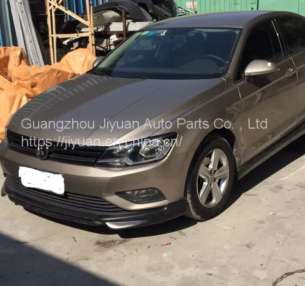 Автомобиль Volkswagen Lingus. По внешнему виду. Передняя и задняя антикрыльчатая юбка Lingus около 15 - 18 см. Накладной выступ на переднем бампере Lingus.
