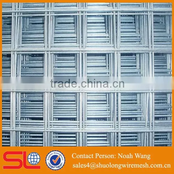 (Factory Direct) High Quality Galvanized and Green Pvc Coated 4x4 Welded Wire Mesh Fence photo-2