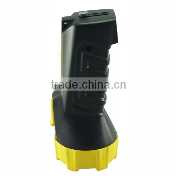 2016 New Rechargeable Plastic Flashlight With High Lumens photo-2