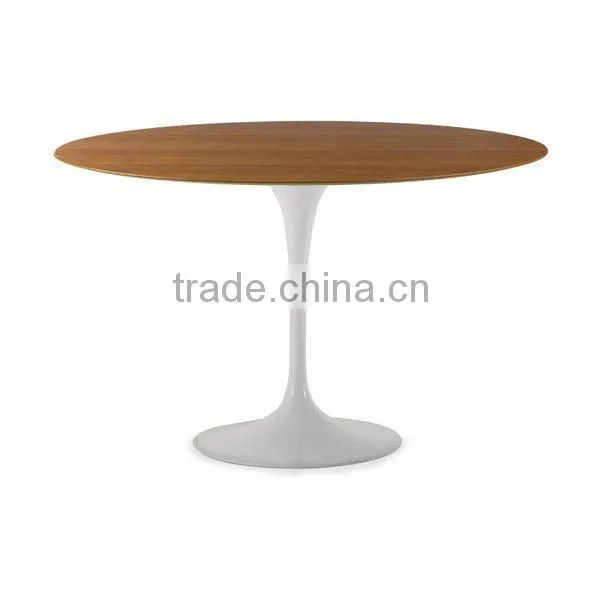 Saarinen Tulip Oval Table Replica