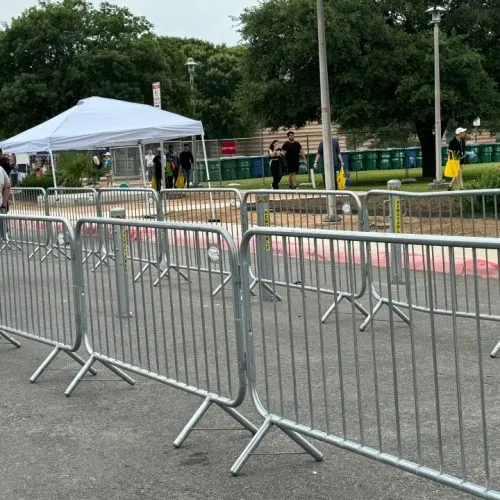 Heavy-duty Galvanized Steel Interlocking Crowd Control Barrier With Bridge-shaped Footings photo-3
