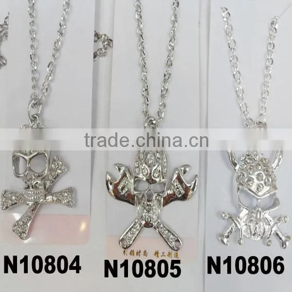 Fashion Diamond Crystal Skull Necklace