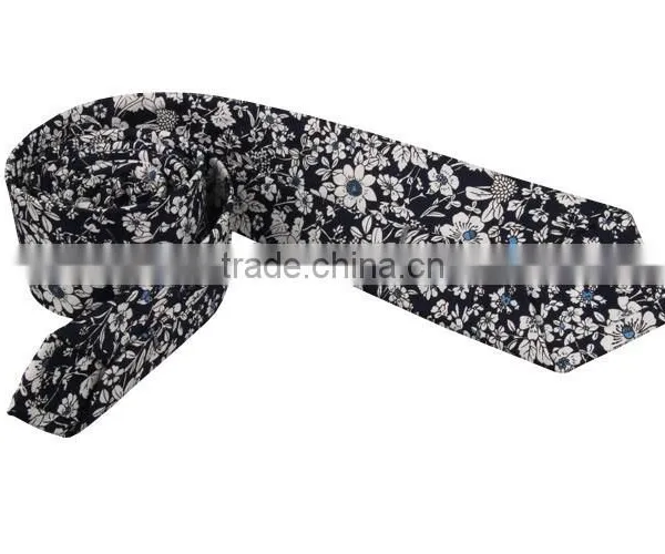 Cotton Tie In Navy Floral photo-3