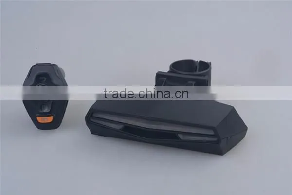 Built-In Battery Powered Bicycle LED Taillight /Bicycle Flashing Light Support Remote Control