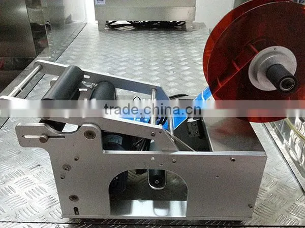 Semi-automatic Xylitol Round Wine Bottle Labeling Machine photo-3