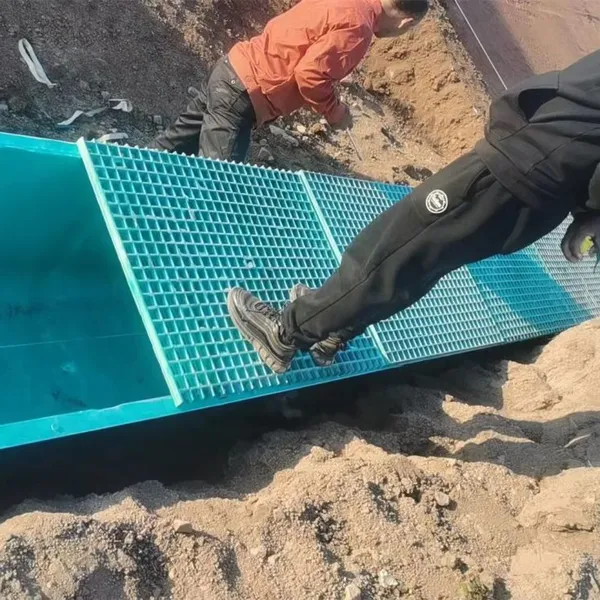 Canal de drenaje de plástico reforzado con fibra de vidrio, ancho 150mm, largo 1.5m, rejilla antideslizante.