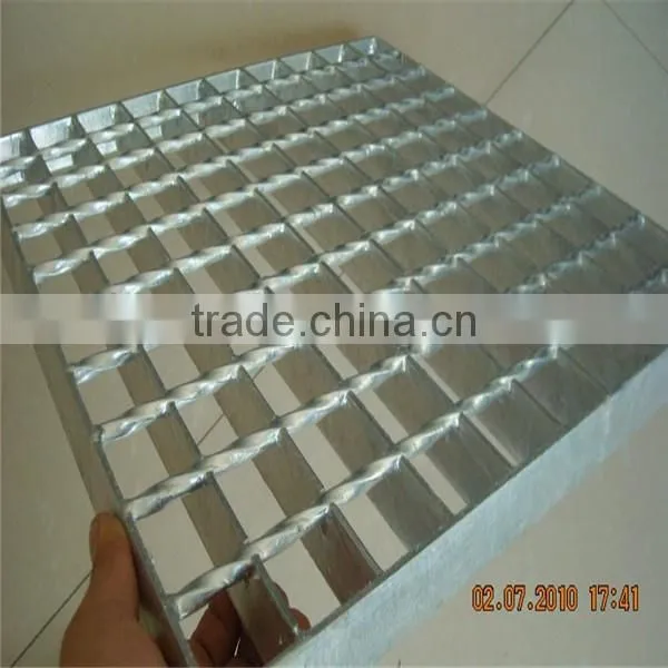 2015 Hot Sale Galvanized Catwalk Steel Grating / Steel Grating Walkway photo-3