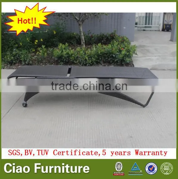 Outdoor Rattan Chaise Lounge Furntiure Beach Sun Lounger With Wheels photo-3