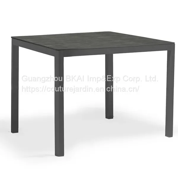 CLUB round dining table