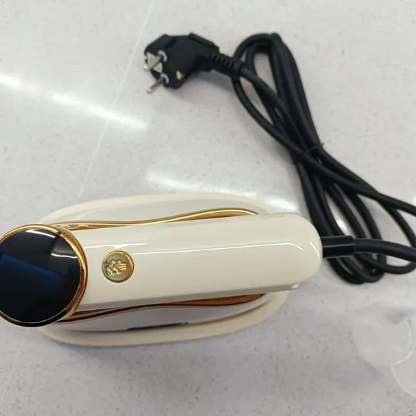 Steam Electric Iron With Fashionable Appearance: Exquisite Design, Demonstrating Home Taste