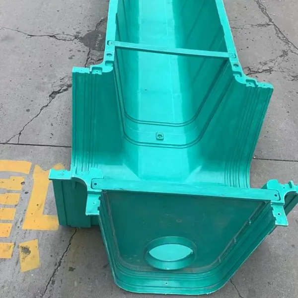 Fiberglass Drainage Channel 200mm Width D400 Load Rating With Stainless Steel Locking Bolts