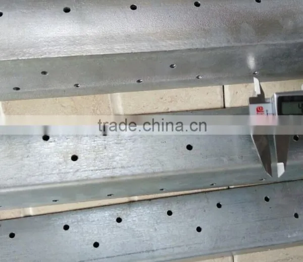 S235jrg Angle Steel Equal With Punched Holes photo-5