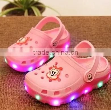 Hot Sale Comfortable Lovely Cartoon Led Light up Kids Shoes photo-2