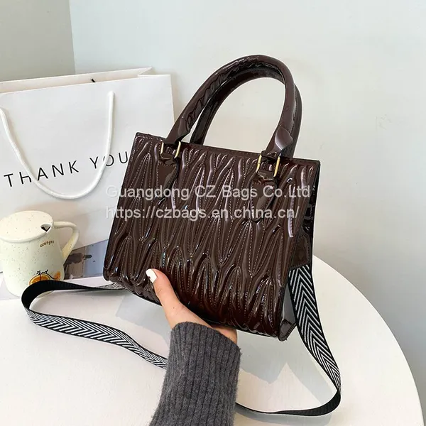 Popular Patent Leather Handbag French Princess of Wales Bag Small Lingge Single Shoulder Women's Bag 2021 Autumn and Winter New Messenger Bag photo-5
