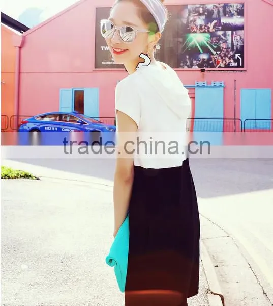 A White Dress With Short Sleeves photo-3