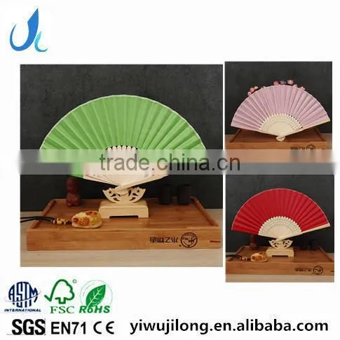 Factory Direct Bamboo Hand Fan Wedding Gift Cloth Folding Hand Fan in Plain Color