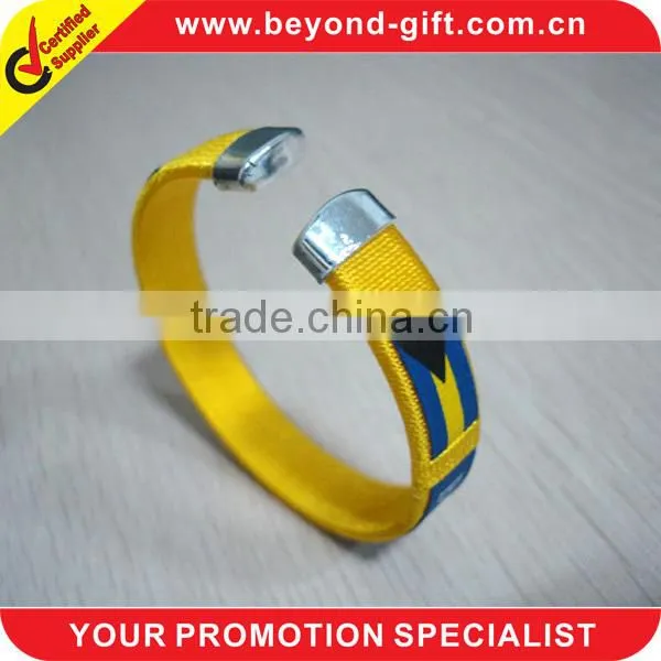 Hot Sale 2013 Plastic Bracelets With Football