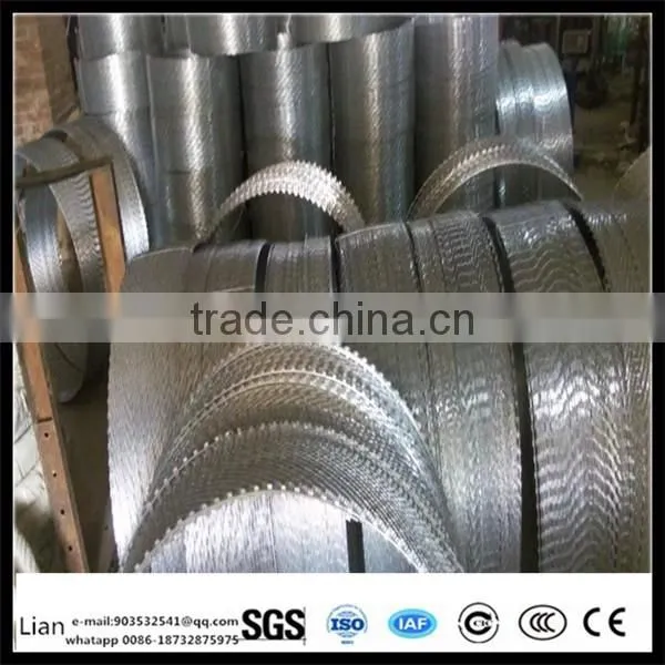 Hot Dipped Galvanized Concertina Razor Barb Wire With Sharp Blade for High Security photo-4