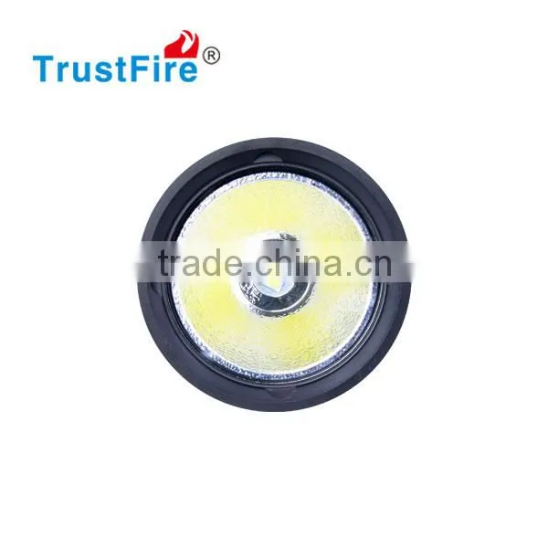 Hot Hot Hot !!! TrustFire the Newest IPX8 Diving Flashlight DF009 Led Diving Torch 4*18650 Battery Diving Light With CE FCC photo-2