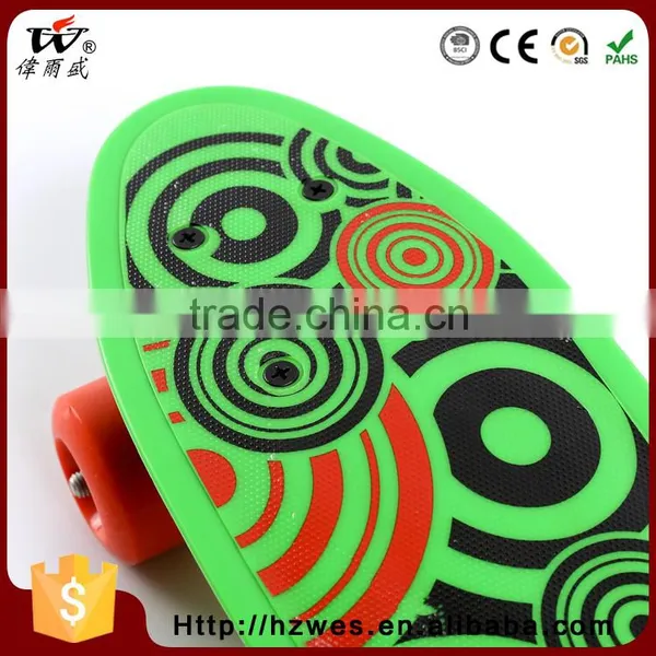 OEM 40kgs OEM PVC Wheels Fish Shape Skateboard for Kids photo-2