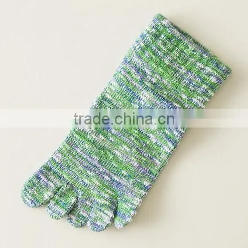 Hot Sale Japanese OEM Best Quality Custom Design Young Girls Injinji Winter Bulk Cotton Rainbow Toe Socks photo-4