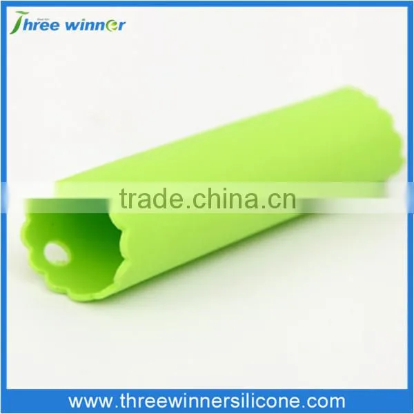 Silicone Products Vegetables and Fruits Custom Roller Garlic Peeler photo-4