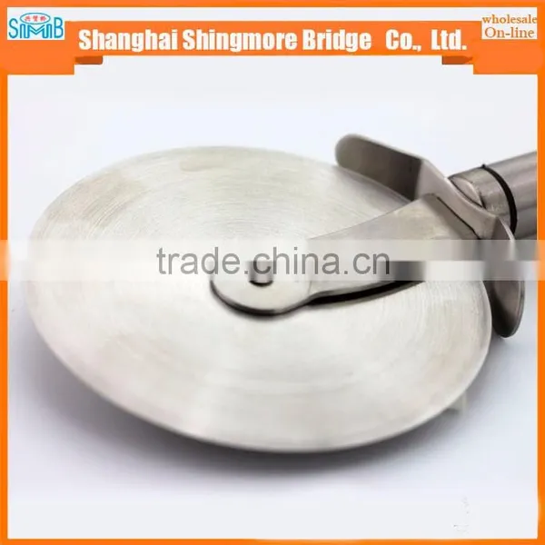 China Kitchenware Factory Supply High Quality Pizza Cutter for Family photo-3
