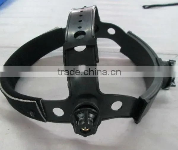 Automatic welding helmet