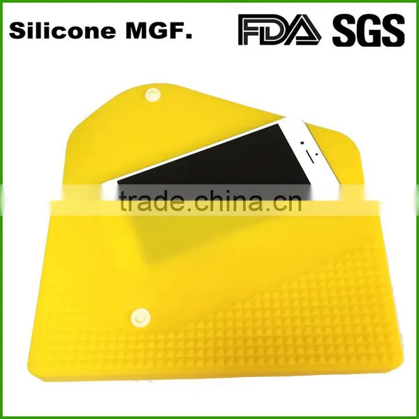 China Style Cheap Bag Silicone Material Card Phone Wallets