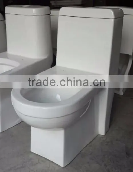 China Ceramic Toilet Siphonic One Piece Toilet Toilet Bowl photo-3