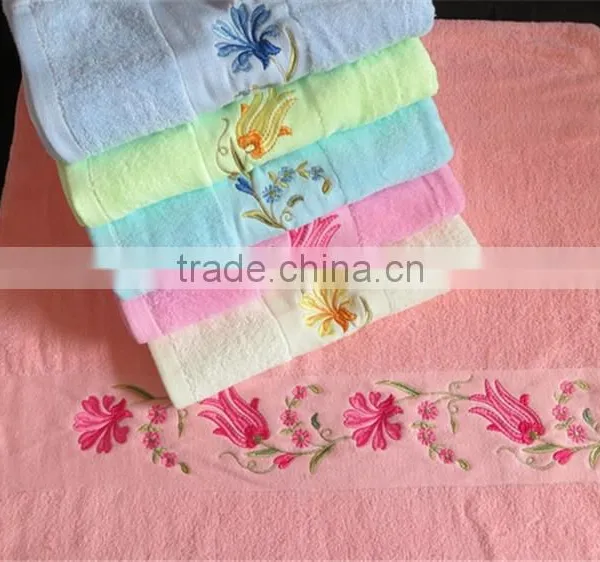 China Factory Supply Solid Color Luxury Embroidery Towel Set photo-4