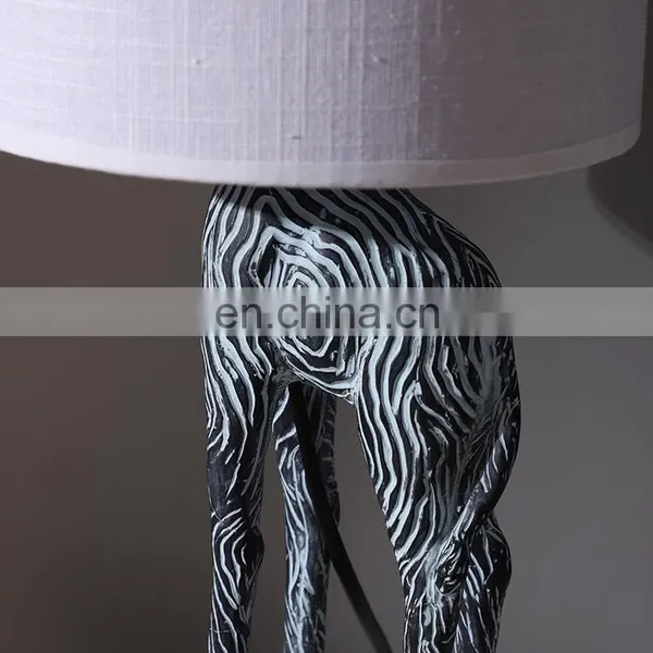 Indoor Lighting Giraffe Animal Shape Antique Resin Cheap Desk Lamps for Table Decoration photo-4