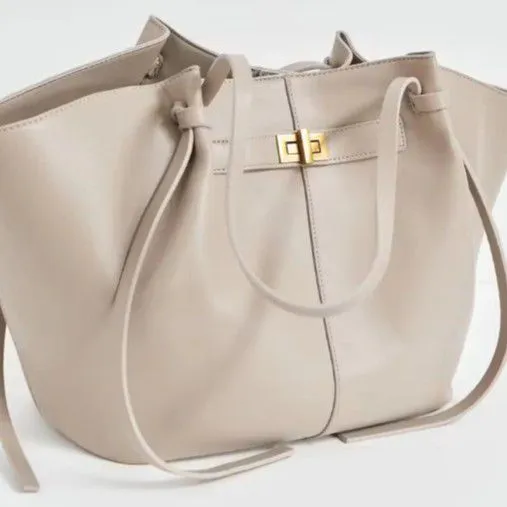 Lightweight and Spacious 2026 New Wing Bag Women's High-End Style Handbag Commuter Mom Tote Bag photo-2