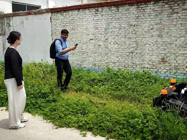 Industrial 48V Brushless Gas-electric Hybrid Remote Operated Lawn Mower VTLM800 High Torque Rubber Track 200m Range for Steep photo-5