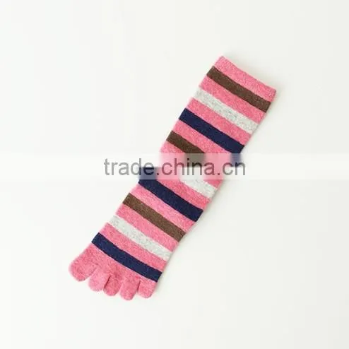 Best Socks Manufacturer Japanese Design OEM School Teen Girls Red White Stripes Pure Cotton Knitting Five Toe Socks photo-5