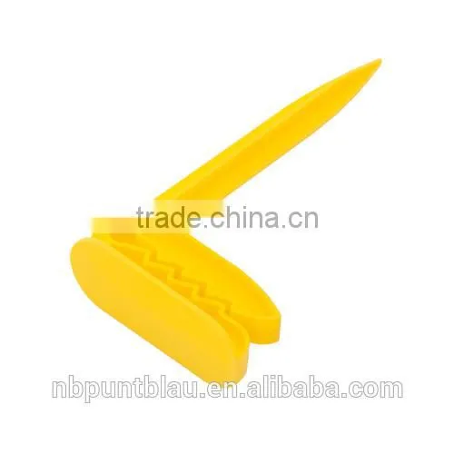 Portable Mini Clothes Peg Plastic Beach Chair Mat Peg photo-3