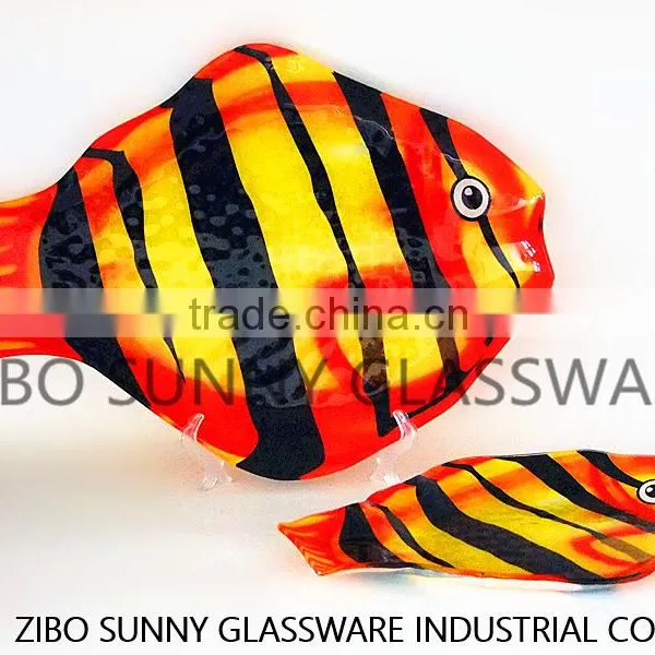 Free Happy Tropical Fish Plate Glass photo-4