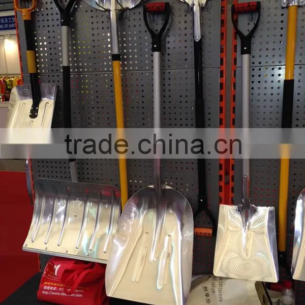 14" Aluminum Snow Shovel With Fibreglass Handle photo-3