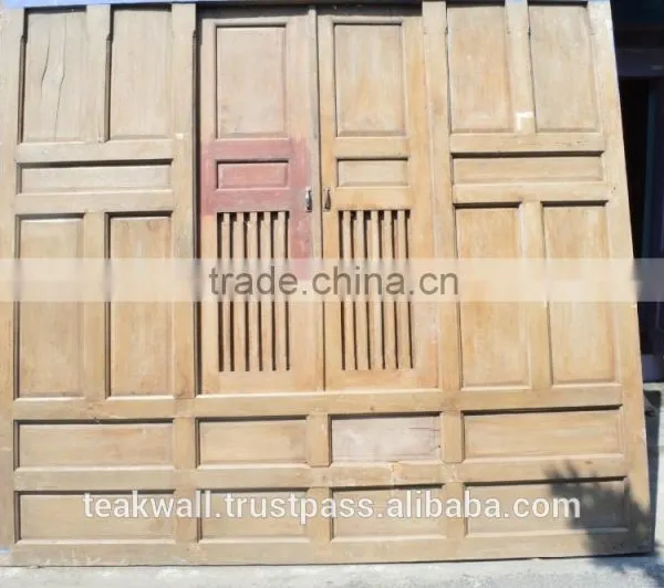 RECLAIMED WINDOW SHUTTER