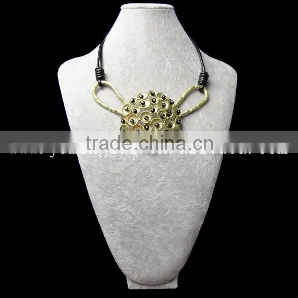 Dubai Gold Jewelry Zinc Alloy Necklace With Artificial Flower