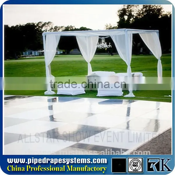 Telescopic Pipe And Drape System In Display
