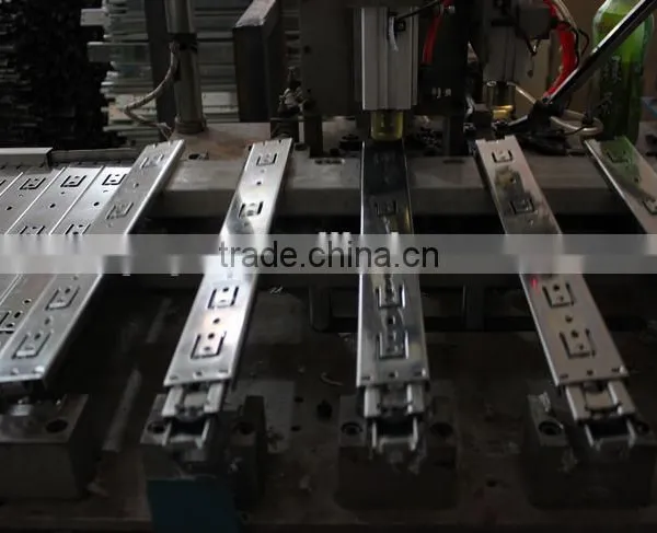 Full Automatic Drawer Slide Assemble Machine photo-4