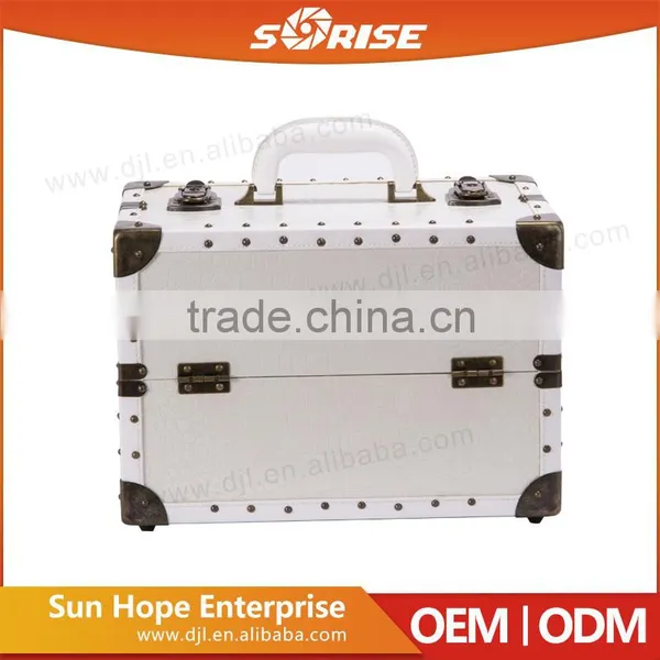 2015 Wholesale Cheap Personalized White Portable Clear Acrylic Makeup Train Case for Women photo-2