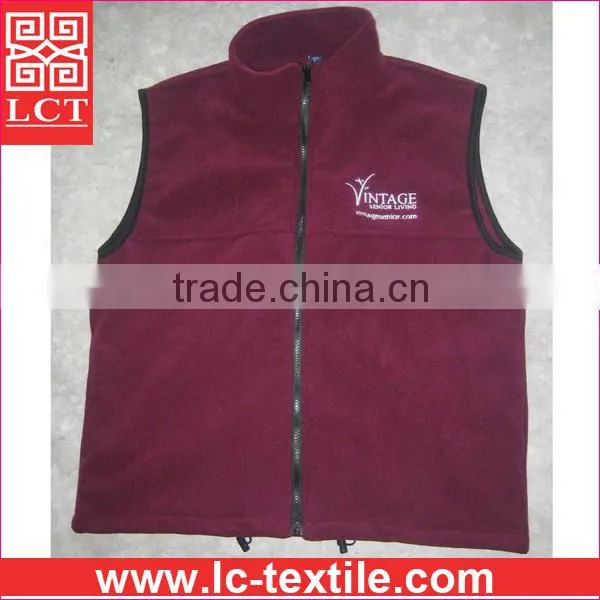 Wholesale Custom Embroidery Large Size Availabe Unisex Red Solid Color Sleeveless Polar Fleece Vest With Pockets(LCTU0049) photo-4
