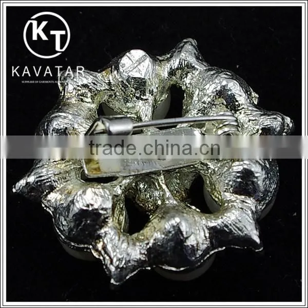 Elegant Crystal Rhinestone Brooch With Pearl photo-3