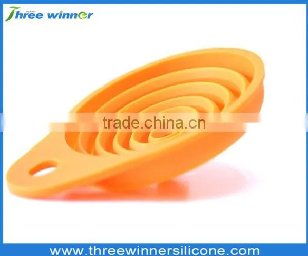 Foldable Silicone Funnel for Kitchen photo-3