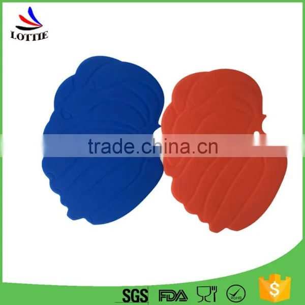 China Manufacturers Food Grade Eco-friendly Banana Shape Insulated Silicone Mat photo-2