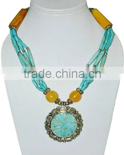 Latest Fashion Crafted Pendant Necklace