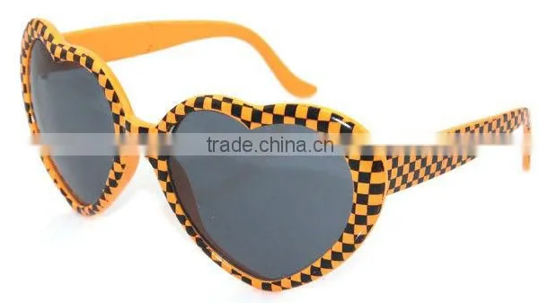 Checkered Heart Shape Sunglasses photo-3