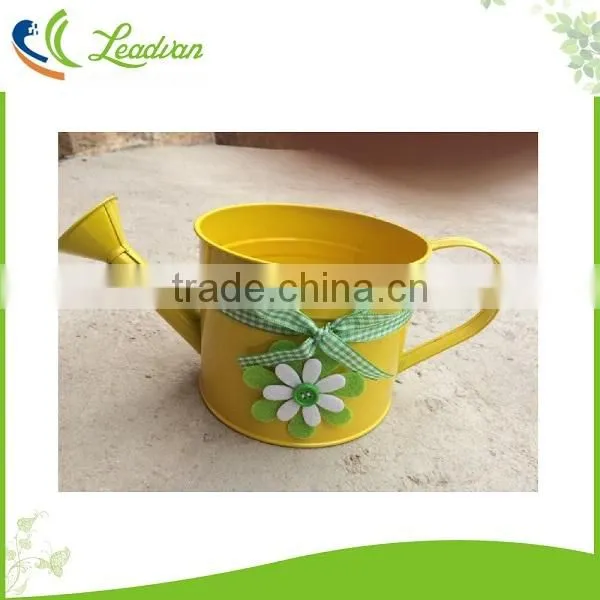 Customed Design Yellow Garden Decorations Metal Water Can